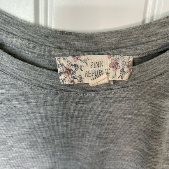 Pink Republic Gray Tie-Knot Front Short Sleeve Top - Size S - Picture 2 of 4